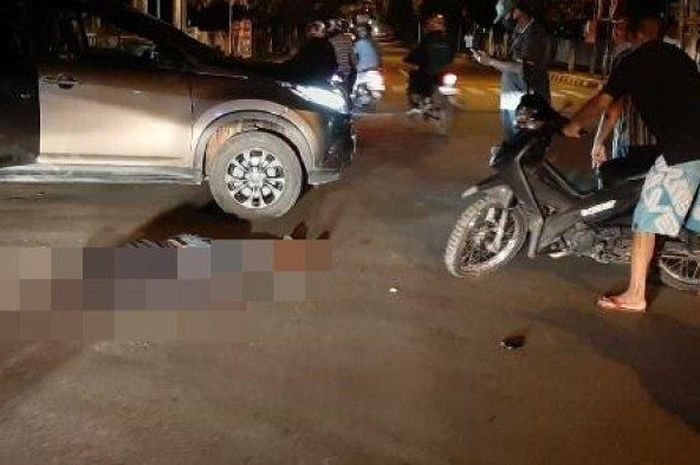 Daihatsu Terios ditumbuk Honda Revo, pengendara pensiunan Polisi, terkapar berlumur darah di depan Polres Ogan Komering Ilir