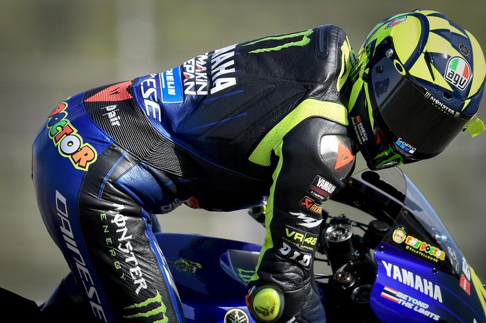 Valentino Rossi mengalami masalah dengan mesin Yamaha YZR-M1 miliknya di MotoGP Spanyol 2020