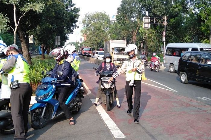 Hari pertama Operasi Patuh Jaya 2020, sebanyak 1.763 pengendara ditilang polisi