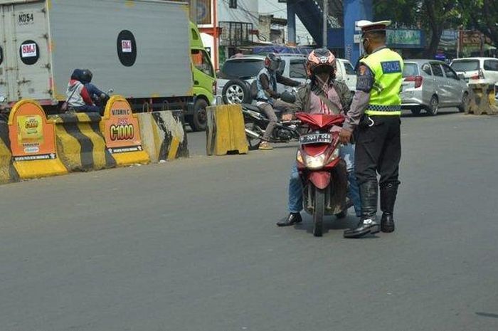 Operasi Patuh Jaya 2020 yang dilakukan Polres Metro Tangerang Kota di Kota Tangerang menyasar pelanggar lalu lintas, Kamis (23/7/2020). 
