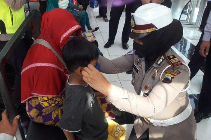 Operasi Patuh Candi 2020 juga menyasar transportasi umum untuk mengawal penerapan protokol kesehatan di masa AKB