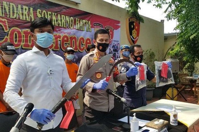 Senjata pedang raksasa yang digunakan komplotan begal di Bandara Soekarno-Hatta dikomandoi anak 14 tahun, Senin (27/7/2020).  