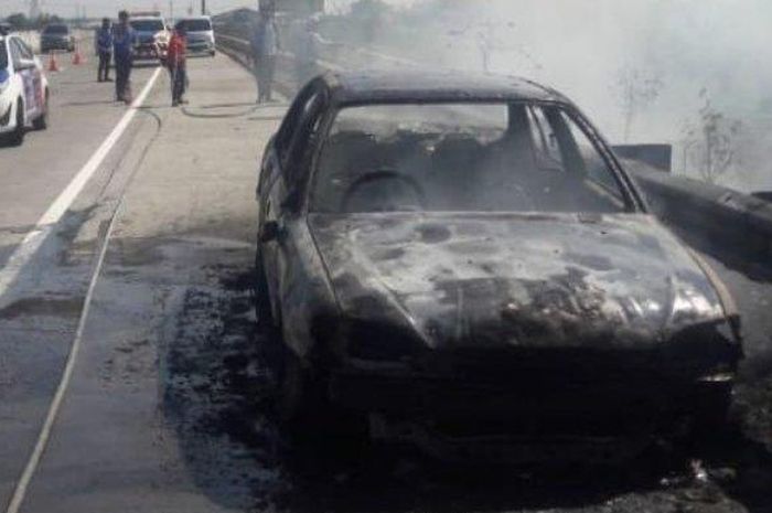 Hyundai Accent terbakar di tol Surabaya-Mojokerto