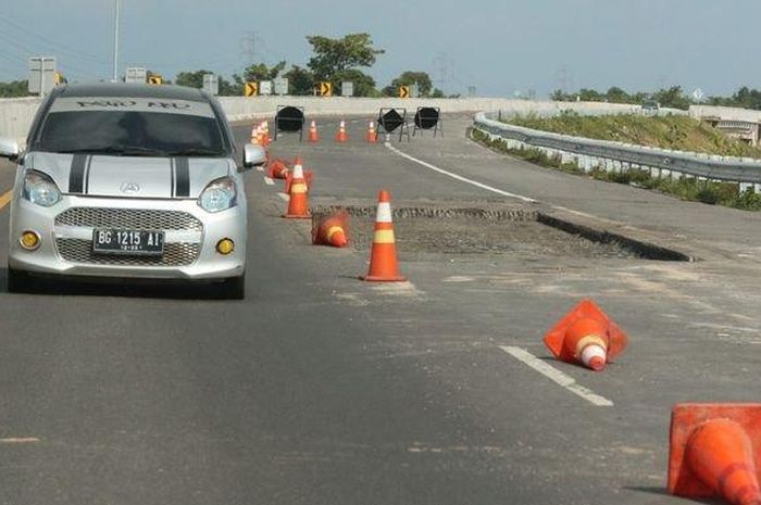 Salah satu titik kerusakan di ruas Jalan Tol Kayuagung-Palembang.