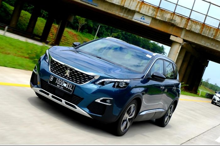Peugeot 5008 warna Emerald Crystal