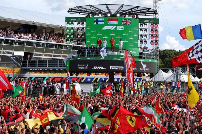 Ilustrasi kemeriahan suasana podium seri F1 Italia