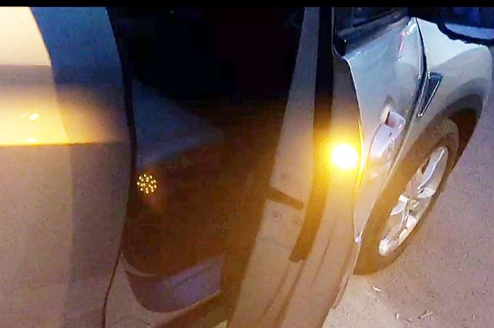 Pemasangan door safety lamp di SACS Asia Jaya Motor 