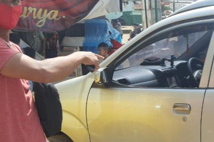Toyota Avanza milik Kepala Desa Dana Mulya yang disasar maling modus pecah kaca, Dana Desa Rp 100 juta raib, Rabu (29/7/2020).
