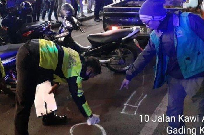 Olah TKP kecelakaan di Jalan Kawi Atas, Kecamatan Klojen, Kota Malang, Rabu (29/7/2020) pukul 18.00 WIB.  