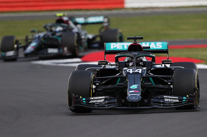 Lewis Hamilton perlebar jarak dengan Valtteri Bottas di tabel klasemen F1 2020