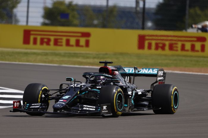 Lewis Hamilton tetap menang meski menyelesaikan balapan dengan pertaruhan. 