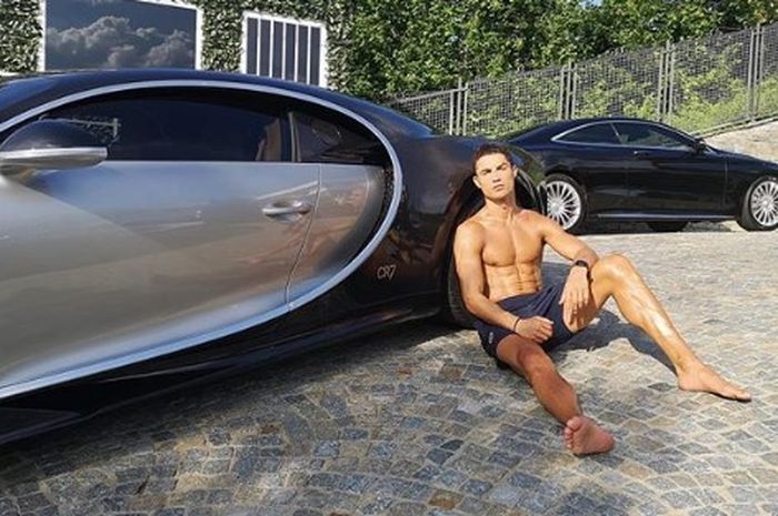 Pemain timnas Portugal, Cristiano Ronaldo dengan koleksi supercar bejibun raih sepatu emas pada Euro 2020