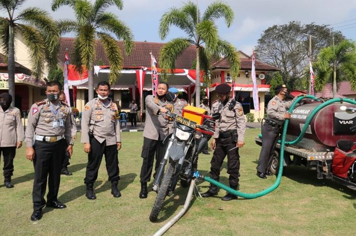 Motor KLX 250 dimodif pemadam kebakaran