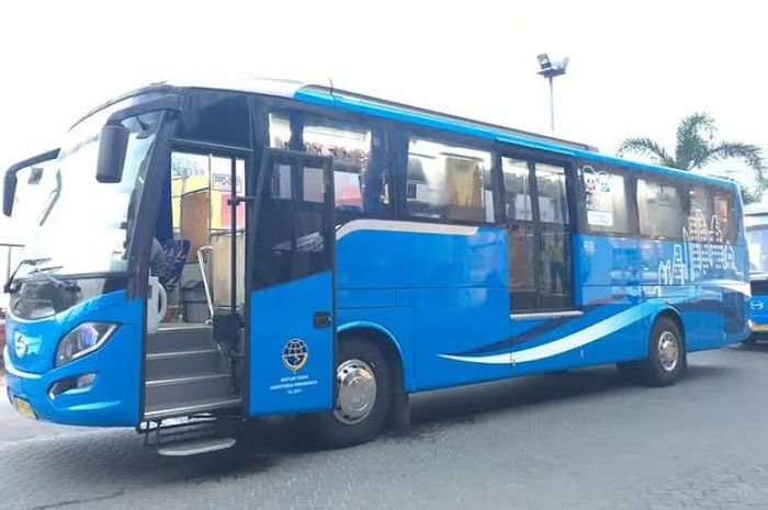 Ilustrasi bus Transjabodetabek yang beroperasi saat PSBB transisi