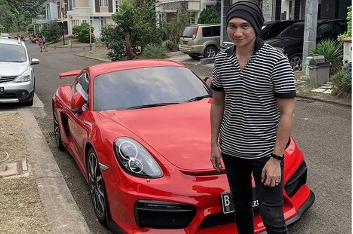 Sebelum Jadi Sorotan Soal Obat Covid-19, Ternyata Anji Pernah Bikin Netizen Terkecoh Saat Berpose Bareng Porsche dan Ferrari