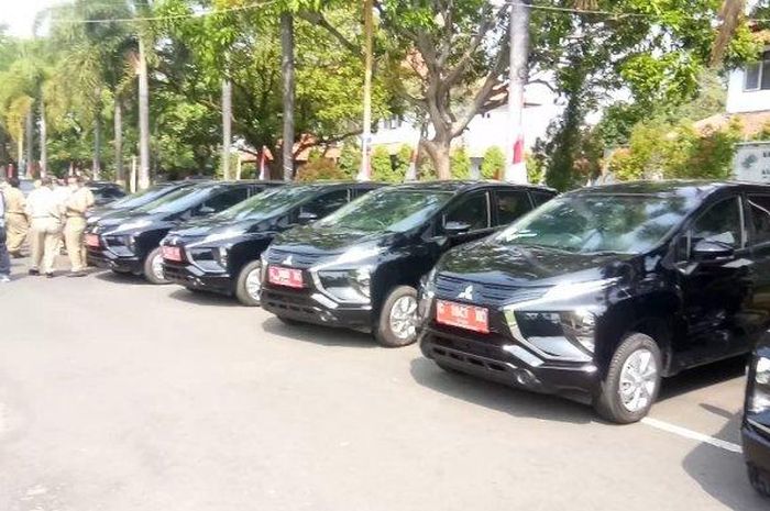 Sebanyak 15 unit Mitsubishi Xpander pelat merah diserahkan buat mobil dinas baru Camat di kabupaten Batang