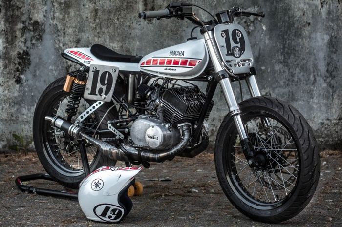 Yamaha RD125 street tracker