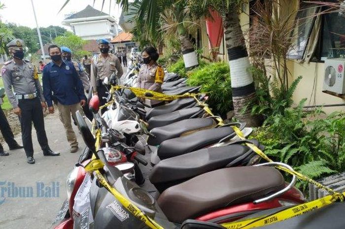 Satuan Lalu Lintas Polres Klungkung mengamankan 55 sepeda motor dan 1 mobil terkait balapan liar di Jalan By Pass Ida Bagus Mantra, tepatnya di wilayah Watu Klotok, Rabu (05/08/2020).