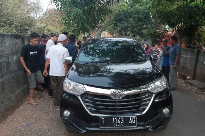 Sesosok mayat ditemukan dalam kabin Toyota Avanza di dekat Jalan Tol Sadang, tepatnya di bawah jembatan di Jalan Cikopak, Kecamatan Babakancikao, Kabupaten Purwakarta, Kamis (6/8/2020).