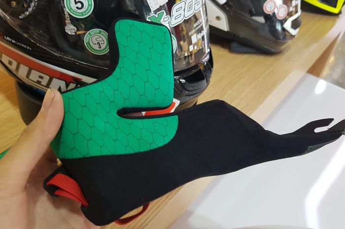 Ilustrasi padding helm impor merek Nolan