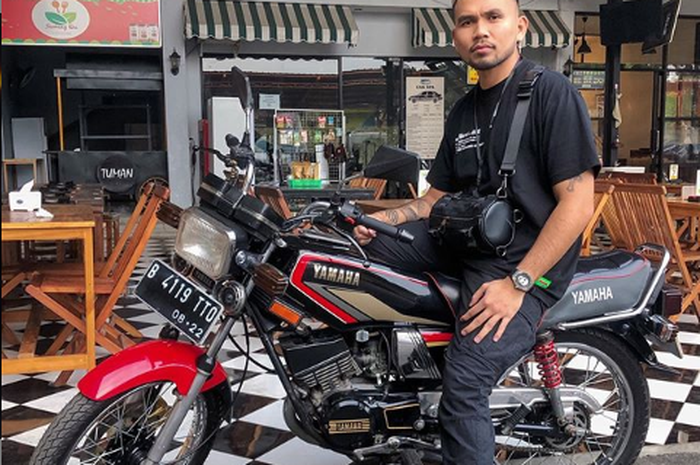 Roy Ricardo berpose bareng Yamaha RX-King Cobra yang ditawarkan seharga Rp 30 juta, apa saja keistimewaannya