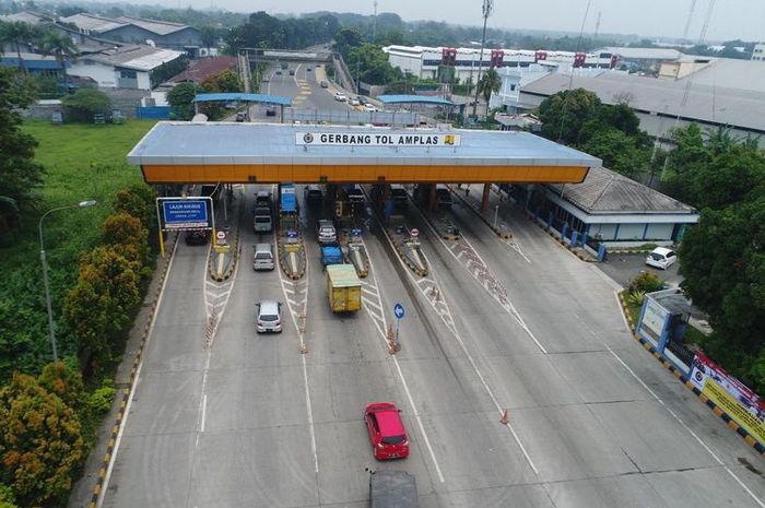 Gerbang tol Amplas di Tol Belawan-Medan-Tanjung Morawa (Belmera)