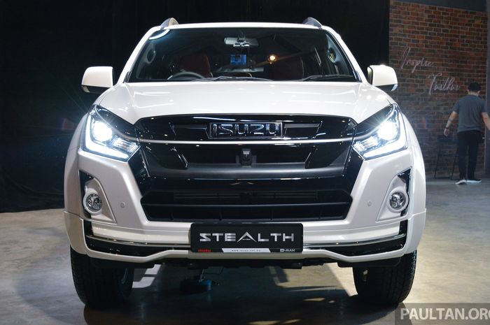 Tampilan depan Isuzu D-Max Stealth edisi spesial