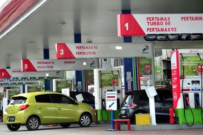 Ilustrasi SPBU Pertamina yang menjual  Pertalite Pertamax dan Pertamax Turbo