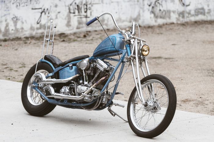 Ilustrasi custom motor beraliran Chopper