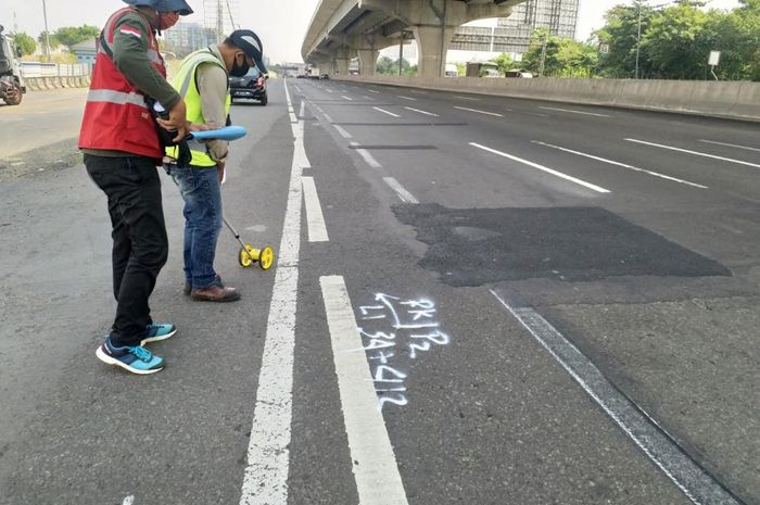 Ilustrasi rekonstruksi rigid pavement di Tol Jakarta-Cikampek