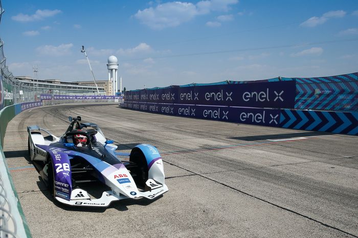 Maximilian Guenther (BMW) berhasil memenangkan Formula E Jerman R8 sekaligus mematahkan dominasi tim DS Techeetah di sirkuit Tempelhof, Jerman dini hari tadi.