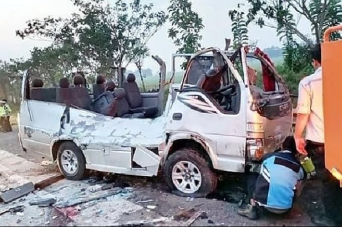Kecelakaan di Tol Cipali yang mengakibatkan 8 orang tewas