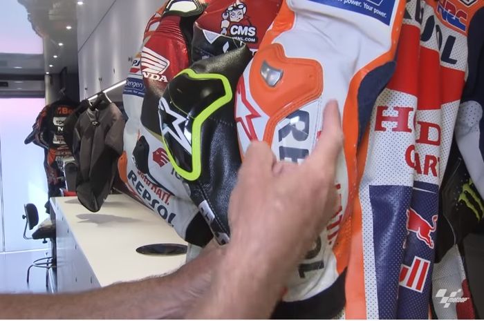 Racing suit Alpinestars milik Marc Marquez terpasang plat titanium pada bagian siku
