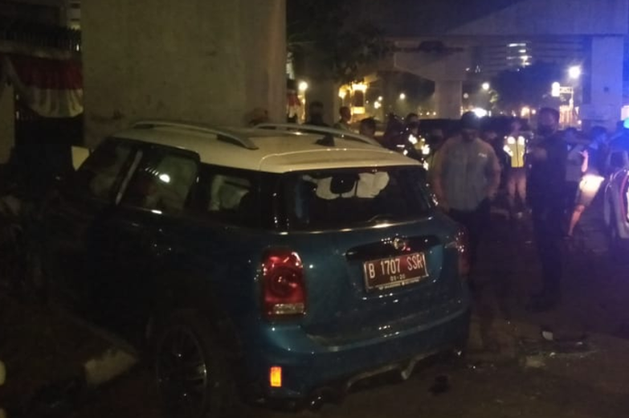 kondisi MINI Cooper S Countryman yang menabrak tiang beton MRT di Jaksel, ini spesifikasi mobilnya