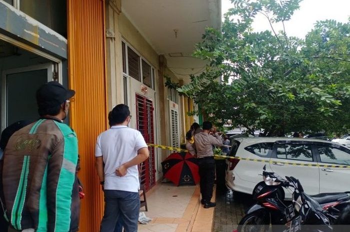 okasi penembakan di Ruko Royal Gading Square, Pegangsaan Dua, Kelapa Gading, Jakarta Utara, Kamis (13/8/2020). 