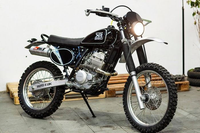 Honda XR250 Tornado/XR250L bergaya vintage