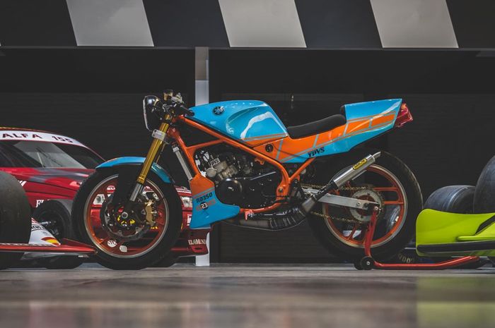 RestomodYamaha RD350 YPVS