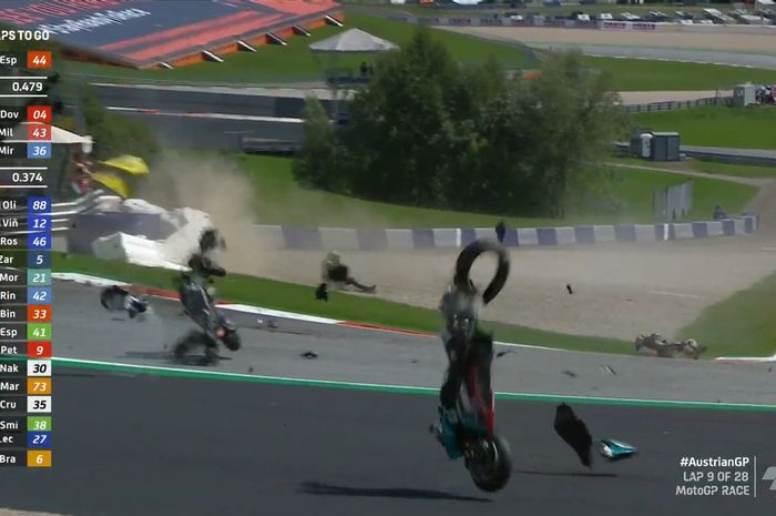 Crash parah Johann Zarco dan Franco Morbidelli di MotoGP Austria 2020, Valentino Rossi Nyaris tertiban motor