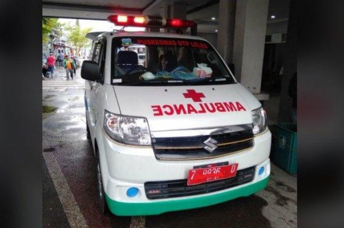 Ambulans yang dihalangi Toyota Kijang di Garut