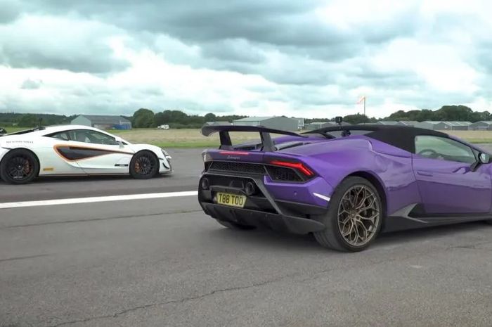 Drag race supercar Inggris dan Italia, McLaren 620R melawan Lamborghini Huracan Performante Spyder.