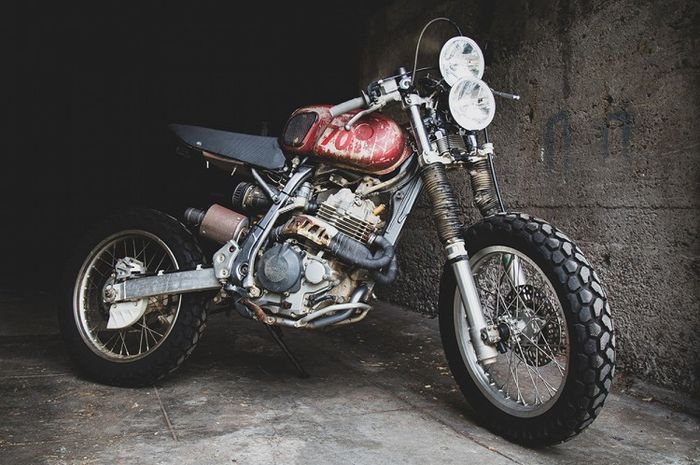 Honda XR400R tunggangan Peter Pan