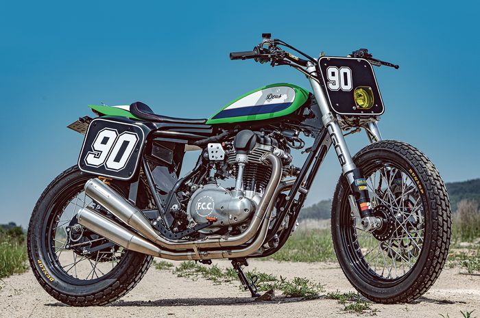 Kawasaki W800 street tracker