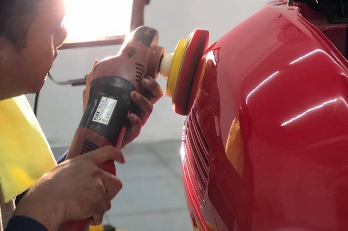 Ilustrasi poles bodi motor