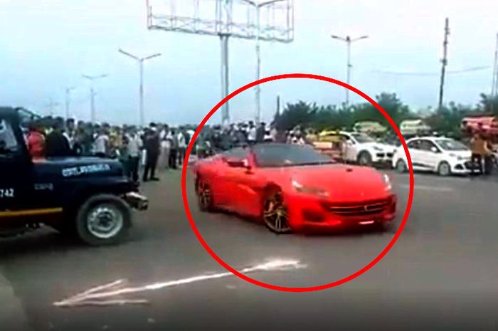 viral video Ferrari California GT nekat lakukan aksi slalom di tengah jalan sambil ditontonin polisi