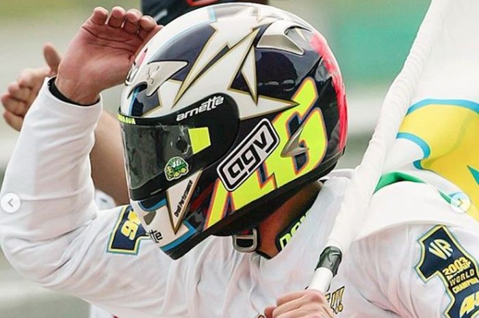 helm AGV Helmets Valentino Rossi pada Grand Prix Sepang 2003