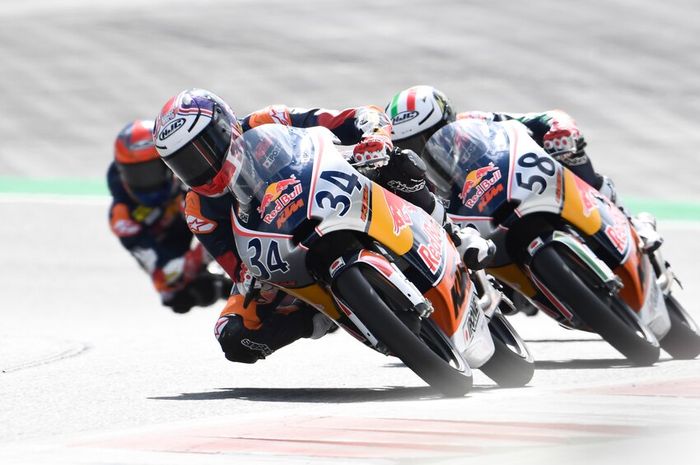 Mario Suryo Aji (#34) akan memulai Rookies Cup Stiria 2020 dari grid ke-16. 