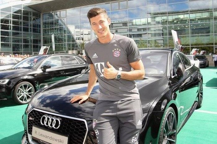 Bayern Munchen juara, ternyata Robert Lewandowski punya koleksi mobil mewah dan ngaku ingin jadi pembalap