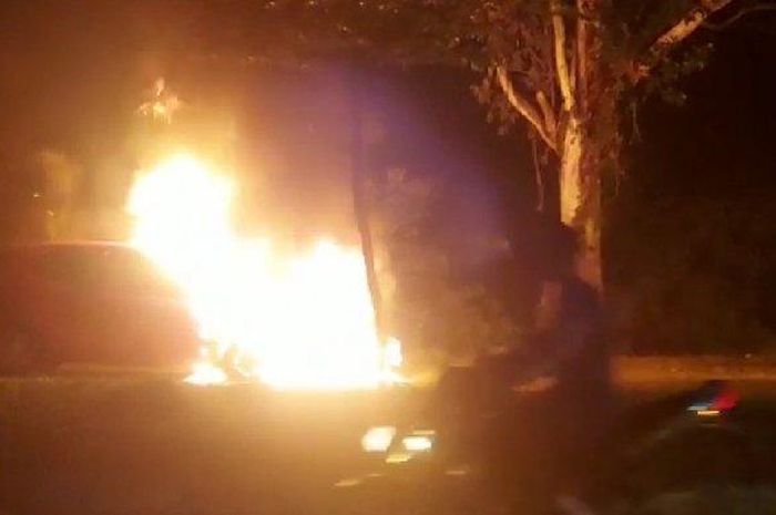 Honda Brio terbakara bersama motor yang ditabrak hingga diseretnya di Pekanbaru