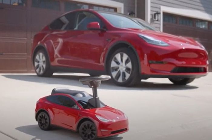 Tesla Model Y versi mainan untuk anak-anak