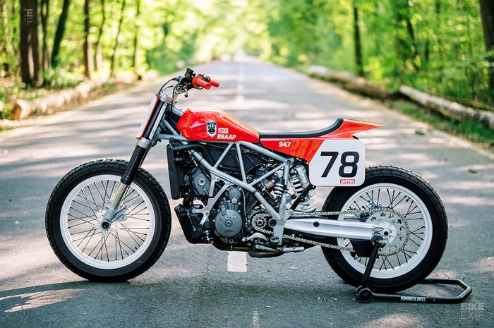 KTM 950 Supermoto flat tracker